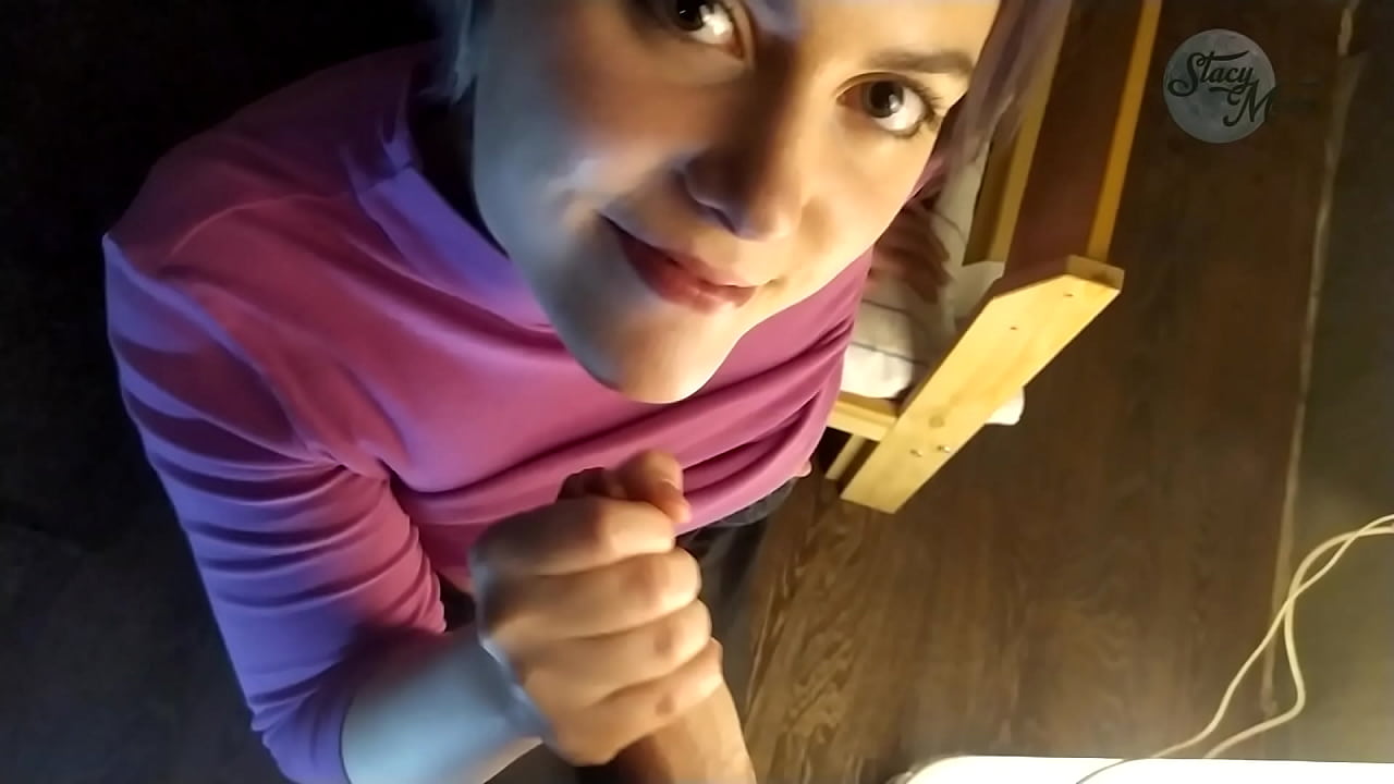 Batsa na gida na yau da kullun na Rasha tare da makircin dick da kyakkyawan gulbi mai zurfi